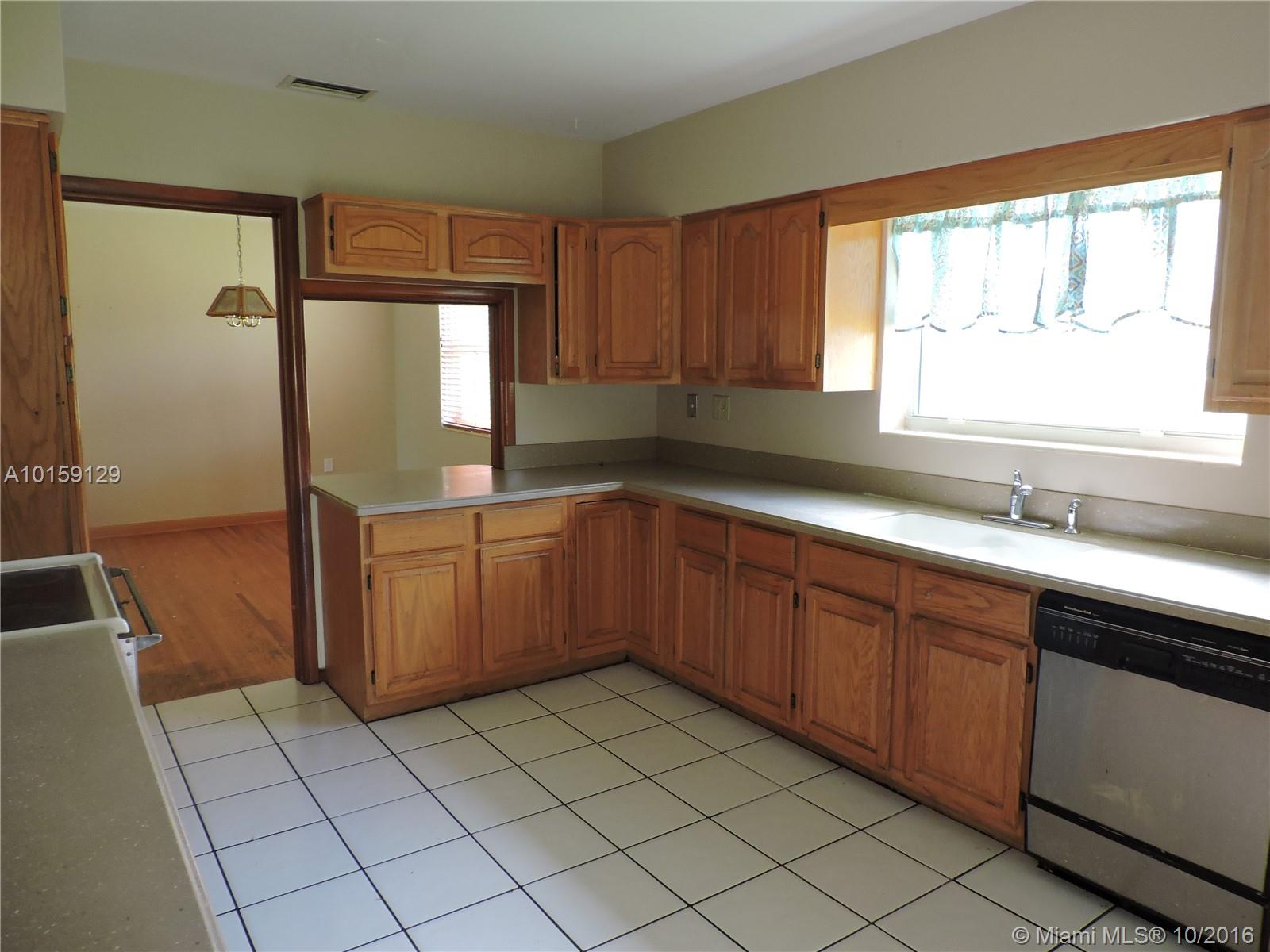 REDLAND POOL HM 1.25 AC - Residential