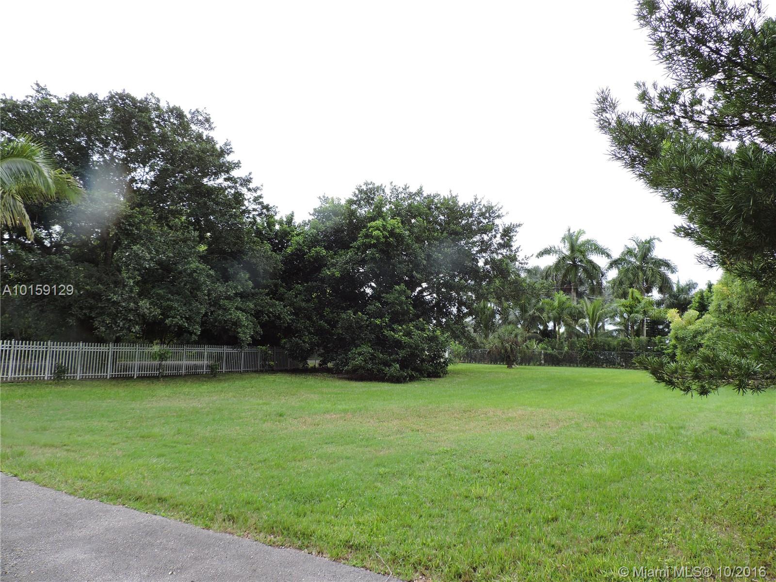 REDLAND POOL HM 1.25 AC - Residential