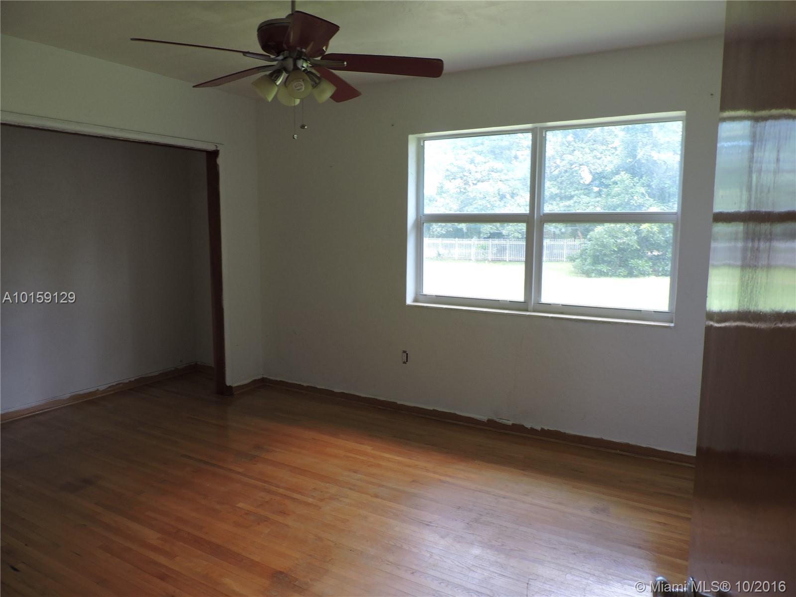 REDLAND POOL HM 1.25 AC - Residential