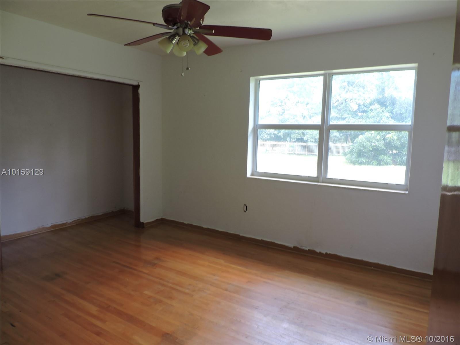 REDLAND POOL HM 1.25 AC - Residential