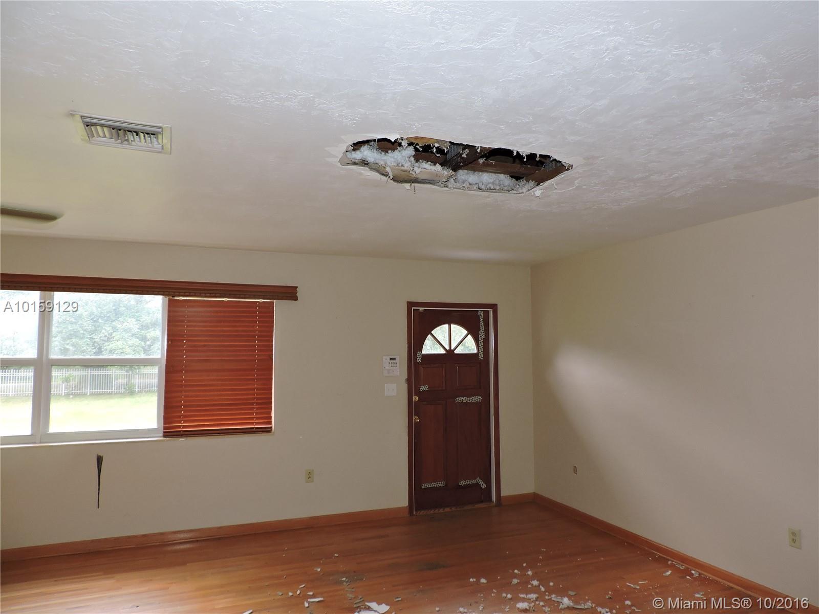 REDLAND POOL HM 1.25 AC - Residential