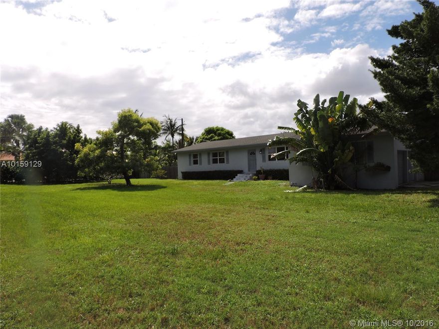 INVESTMENT POTENTIAL ON 1.25 ACRES GREAT FOR FLIP! 4/2 RANCH WITH FREE FORM POOL.NEEDS MINOR COSMETICS AND LANDSCAPING. STRUCTURALLY GREAT! OPEN FLOOR PLAN WITH A LARGE 2 CAR GARAGE. ALL FLOORING IS DADE COUNTY PINE IN EXCELLENT COND. W/  5"WIDE HALLWAYS, GALLEY KITCHEN OVERLOOKS POOL N FORMAL DINING ROOM, LARGE LIVING ROOM, SMALL COVERED SCREENED PATIO THAT OPENS TO KITCHEN, FENCED & CROSS FENCED ON A QUIET STREET IN REDLAND....DIVORCE FORCES SALE
..Agricultural site, BRING HORSES, GREAT FLIP...