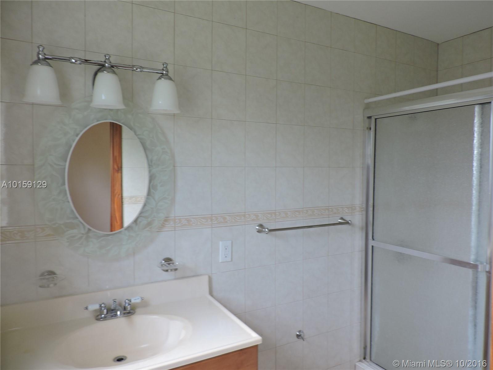 REDLAND POOL HM 1.25 AC - Residential