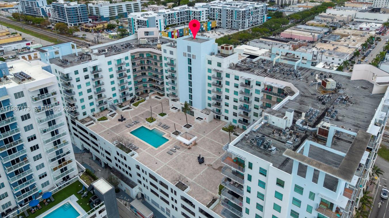 HOLLYWOOD STATION RES CON - Residential