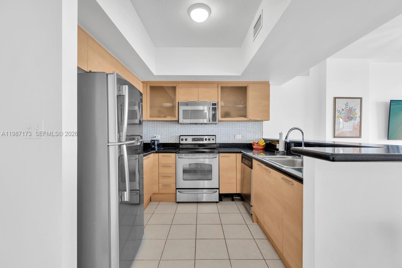 HOLLYWOOD STATION RES CON - Residential