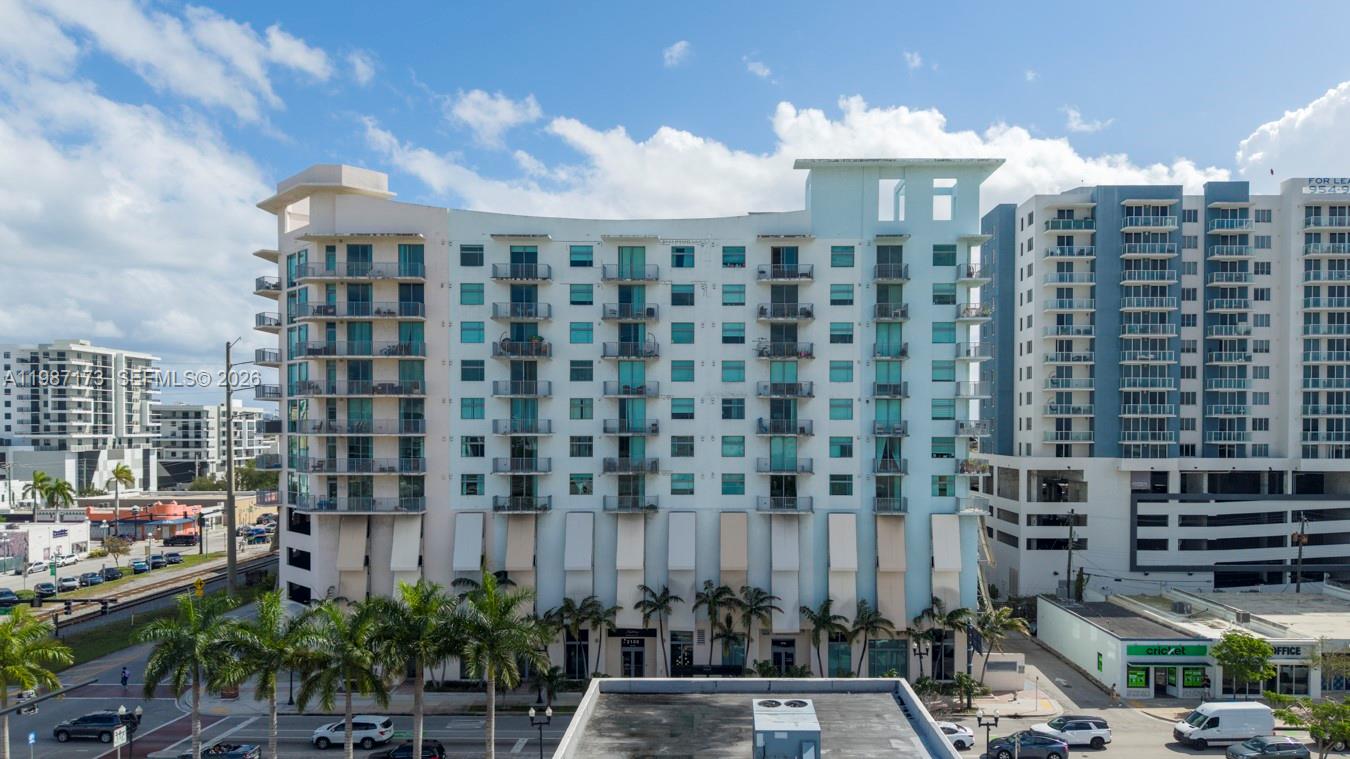 HOLLYWOOD STATION RES CON - Residential