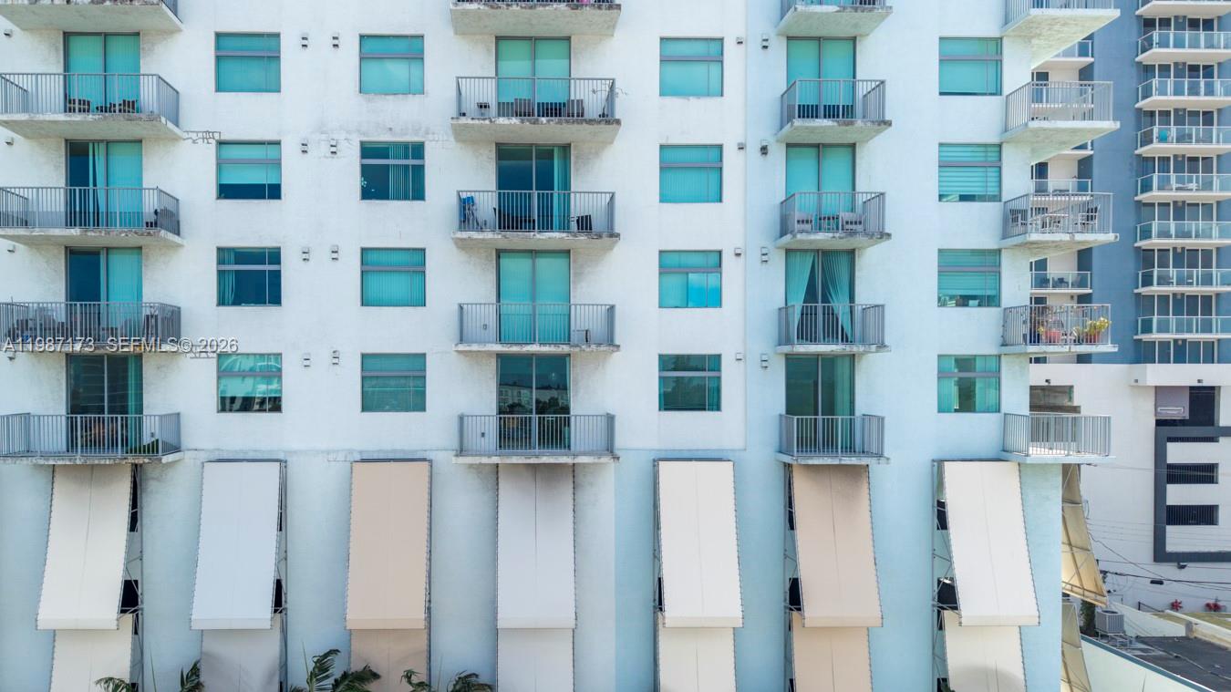 HOLLYWOOD STATION RES CON - Residential