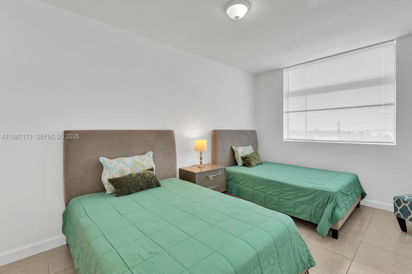 HOLLYWOOD STATION RES CON - Residential