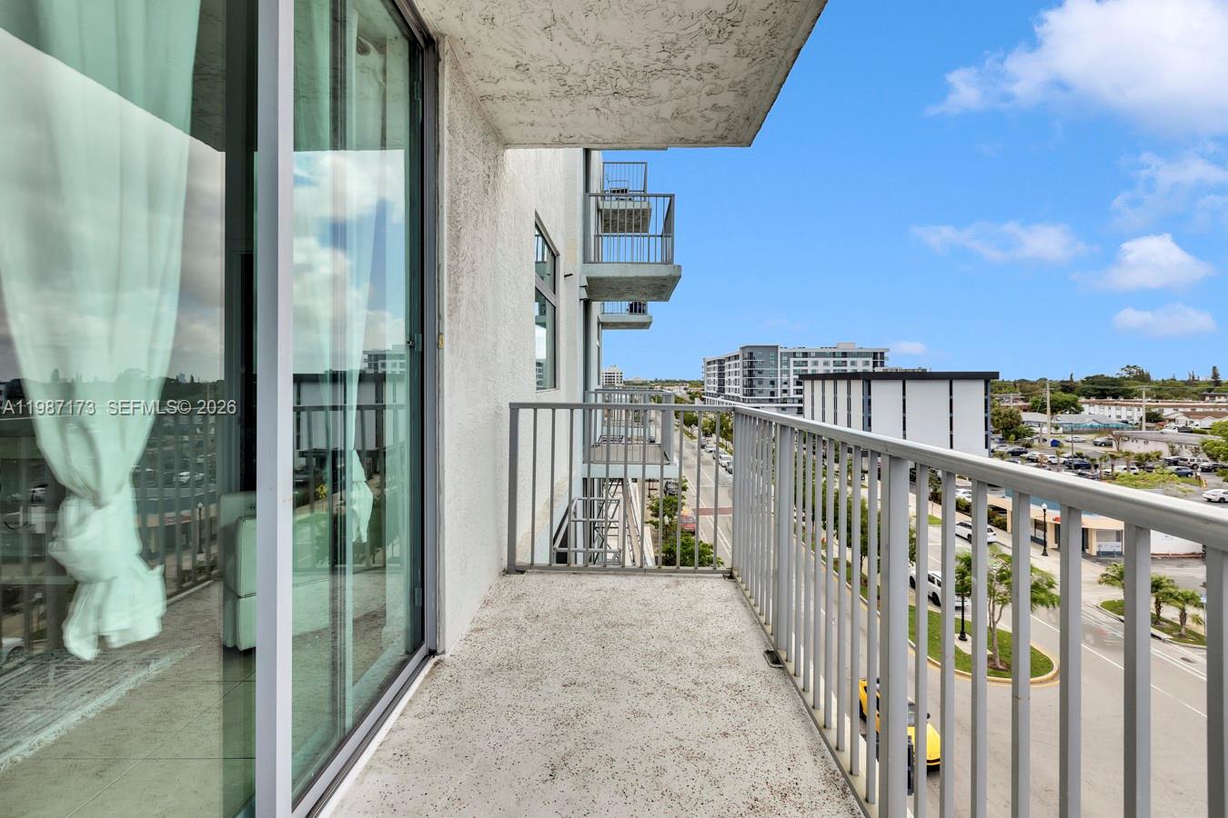 HOLLYWOOD STATION RES CON - Residential