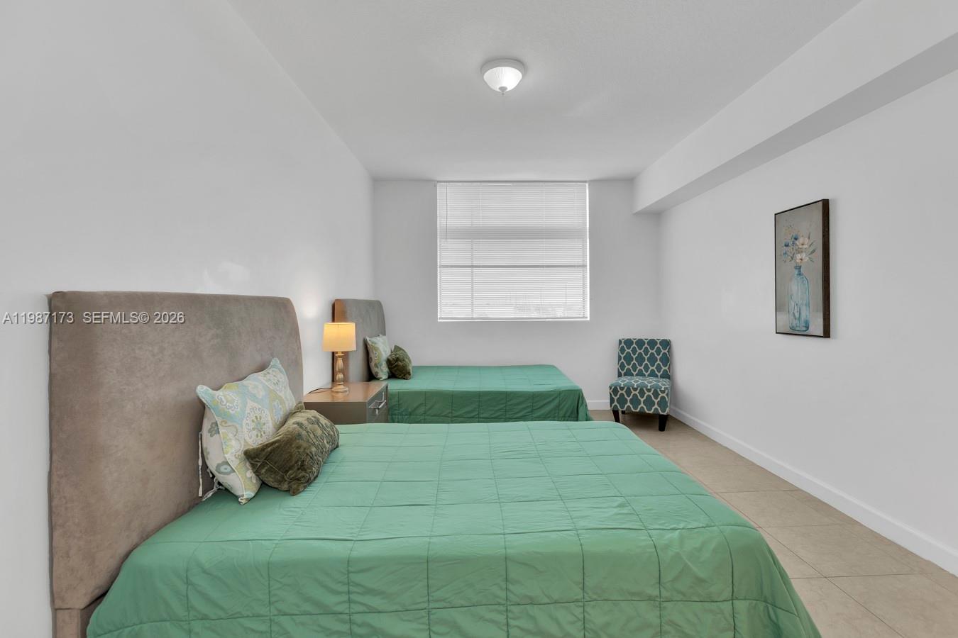 HOLLYWOOD STATION RES CON - Residential