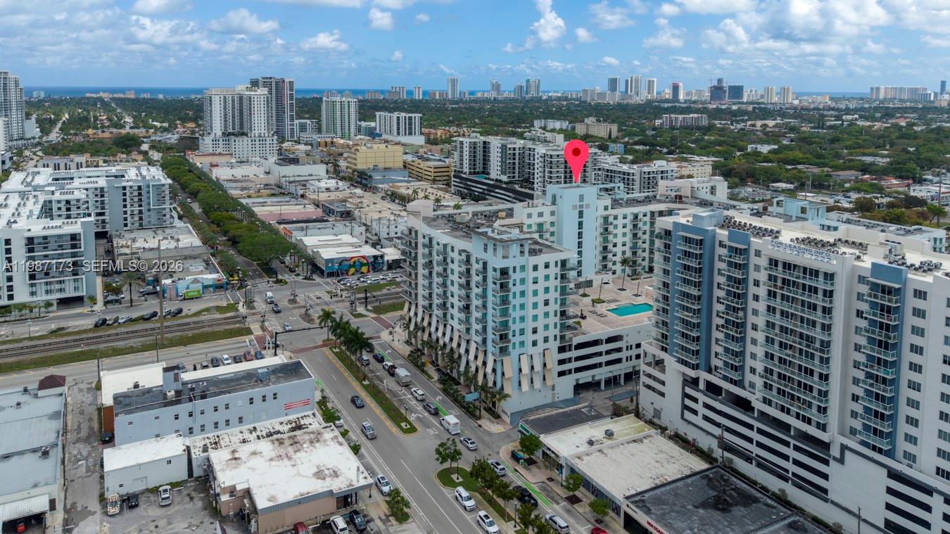 HOLLYWOOD STATION RES CON - Residential