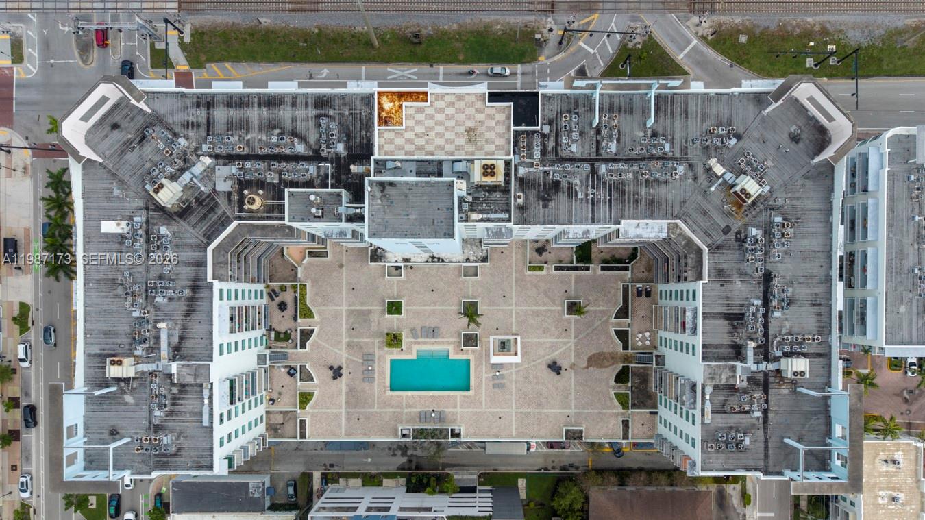 HOLLYWOOD STATION RES CON - Residential