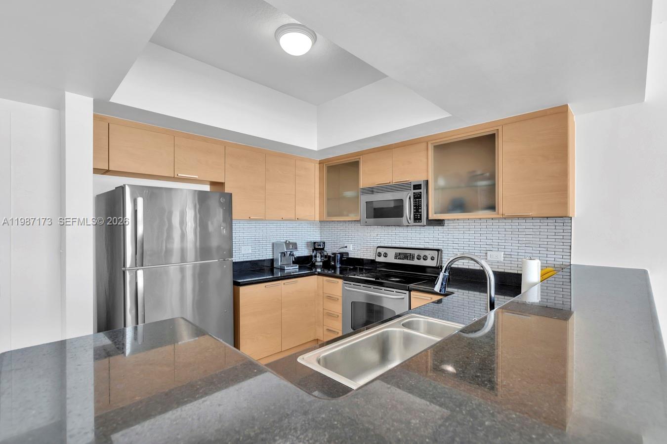 HOLLYWOOD STATION RES CON - Residential