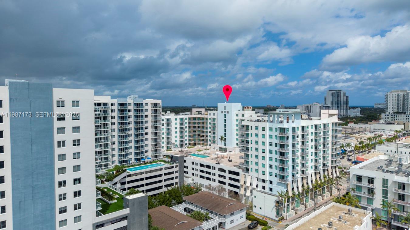 HOLLYWOOD STATION RES CON - Residential