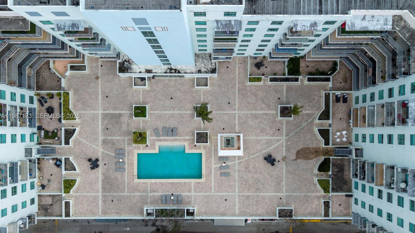 HOLLYWOOD STATION RES CON - Residential