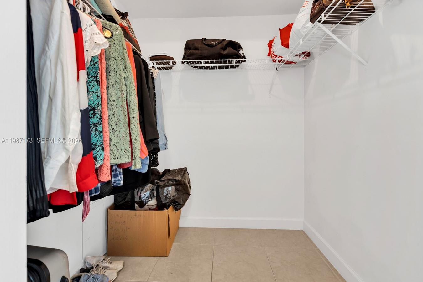 HOLLYWOOD STATION RES CON - Residential