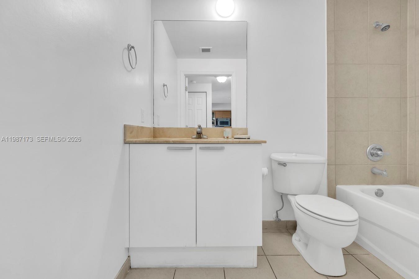 HOLLYWOOD STATION RES CON - Residential