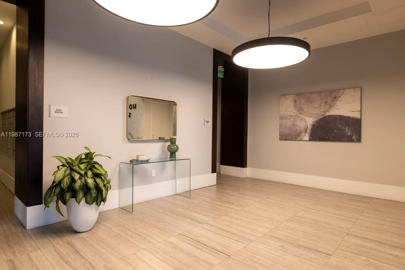 HOLLYWOOD STATION RES CON - Residential