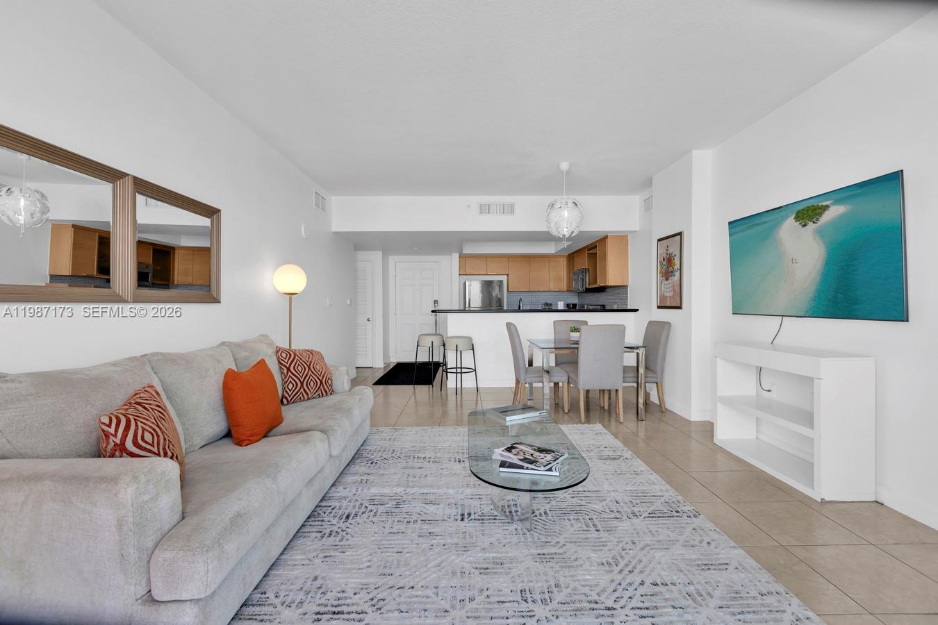 HOLLYWOOD STATION RES CON - Residential