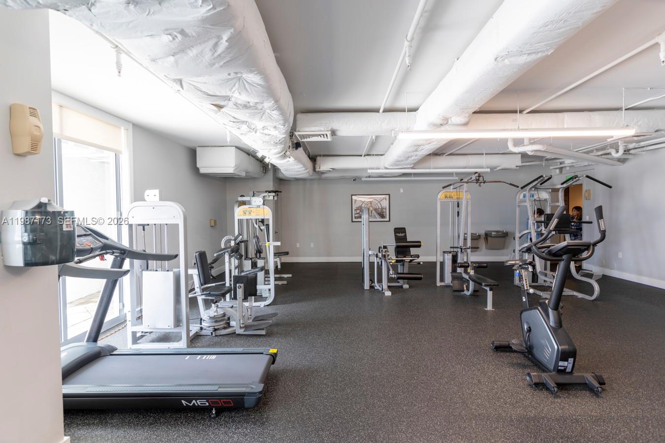 HOLLYWOOD STATION RES CON - Residential