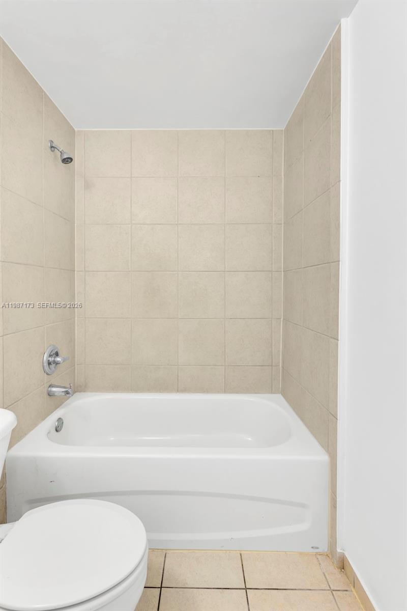 HOLLYWOOD STATION RES CON - Residential