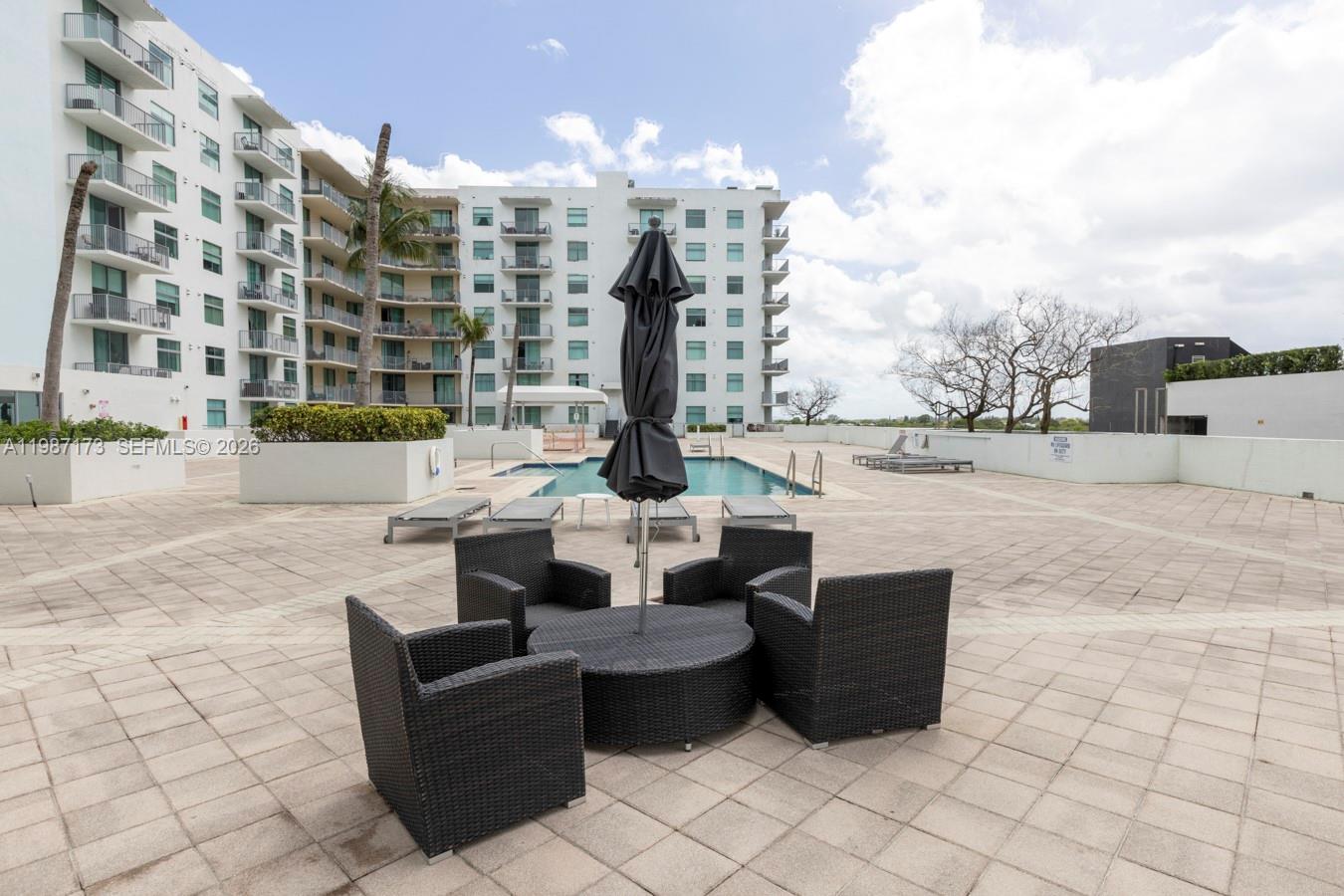 HOLLYWOOD STATION RES CON - Residential