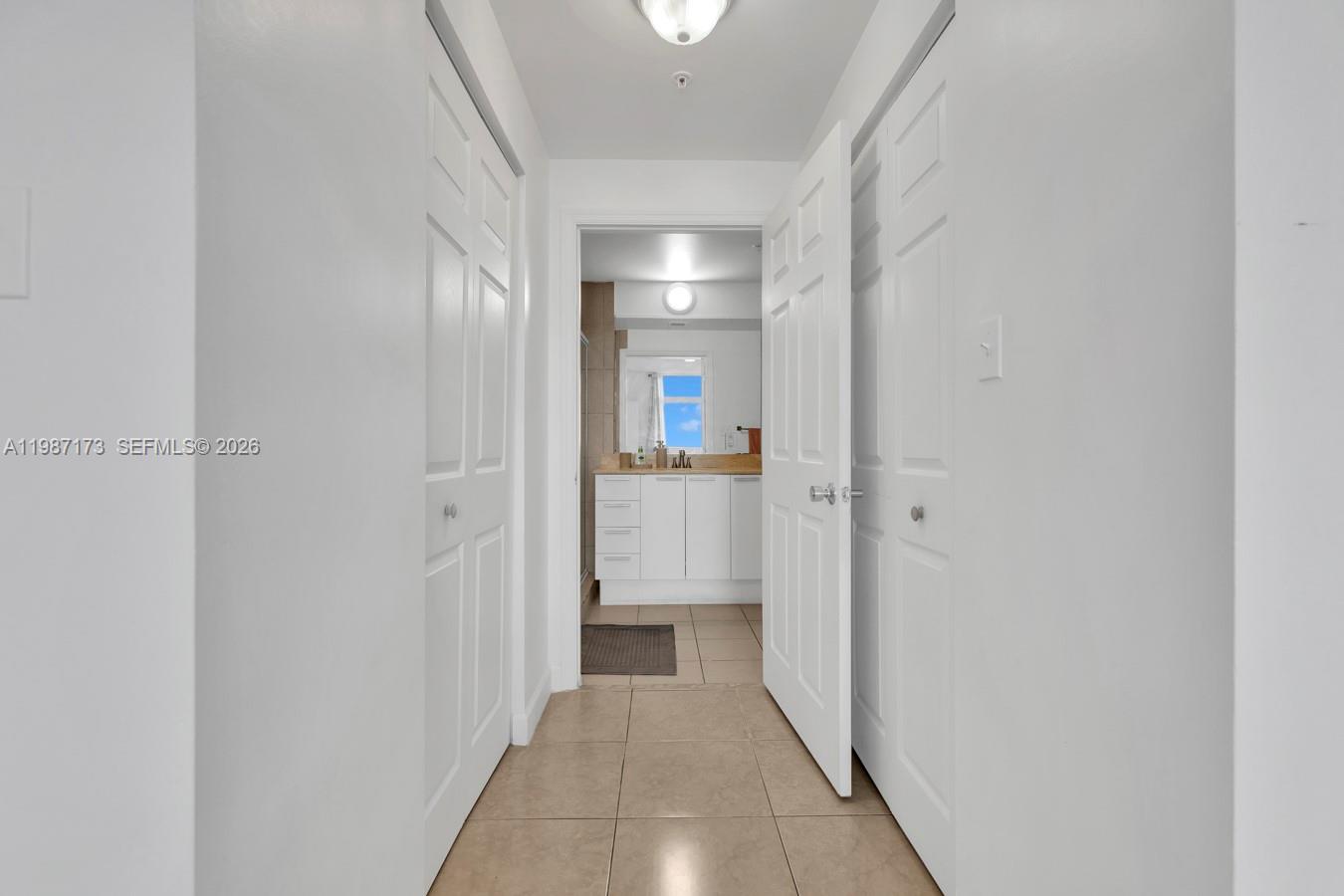 HOLLYWOOD STATION RES CON - Residential