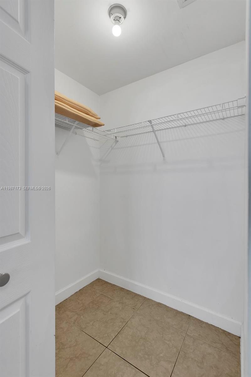 HOLLYWOOD STATION RES CON - Residential