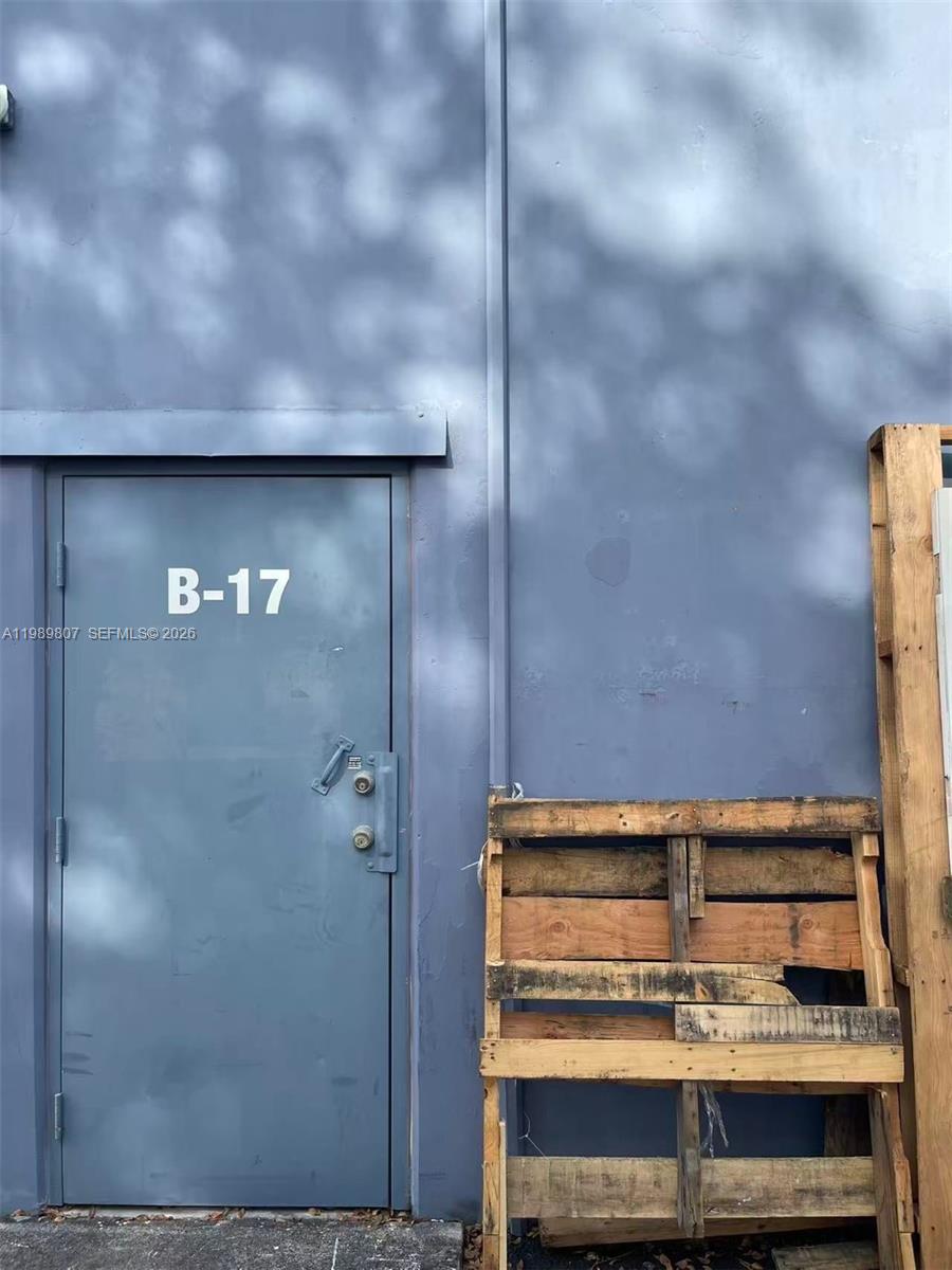 4960 NW 165th St B18