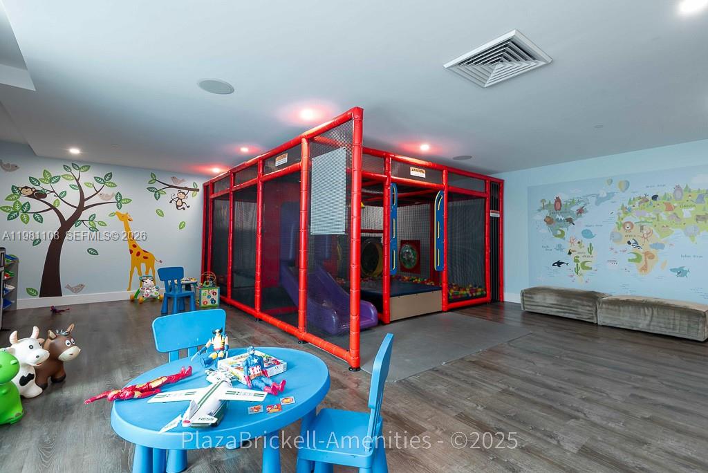 THE PLAZA 851 BRICKELL CO - Residential Lease