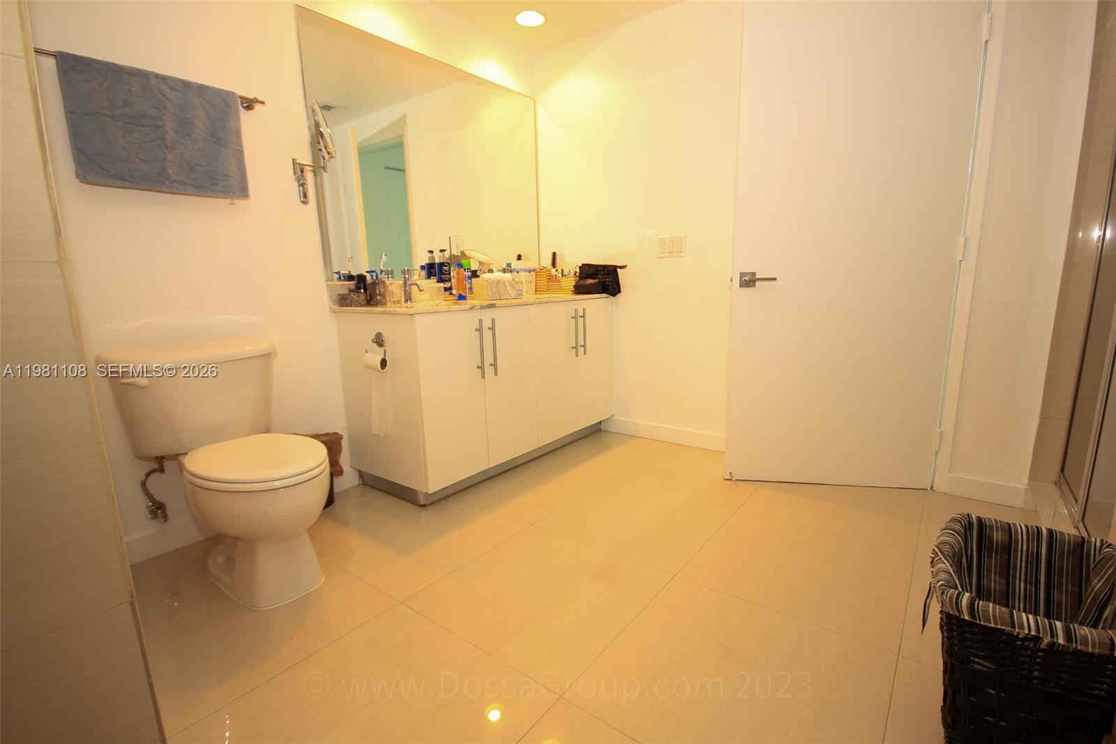 THE PLAZA 851 BRICKELL CO - Residential Lease