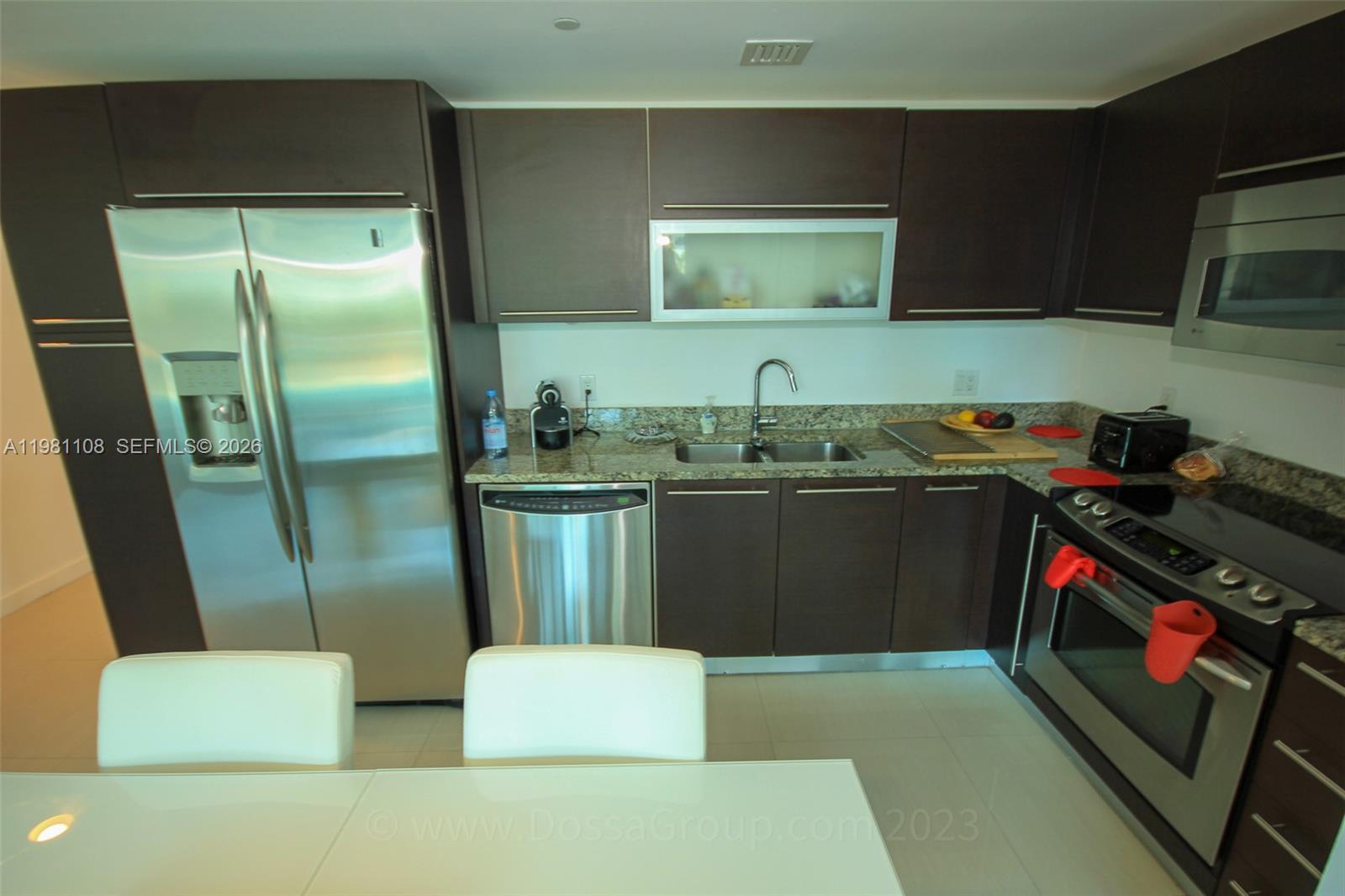 THE PLAZA 851 BRICKELL CO - Residential Lease