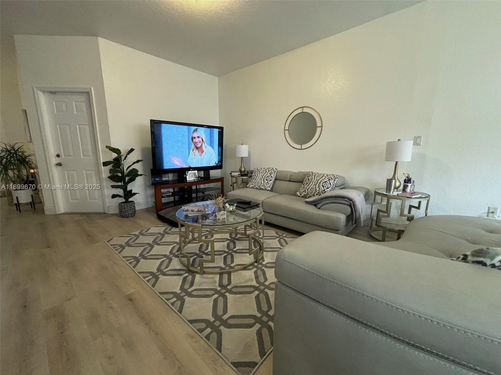 KENDALL BREEZE SOUTH - Residential Lease