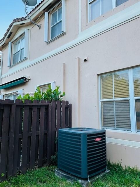 KENDALL BREEZE SOUTH - Residential Lease