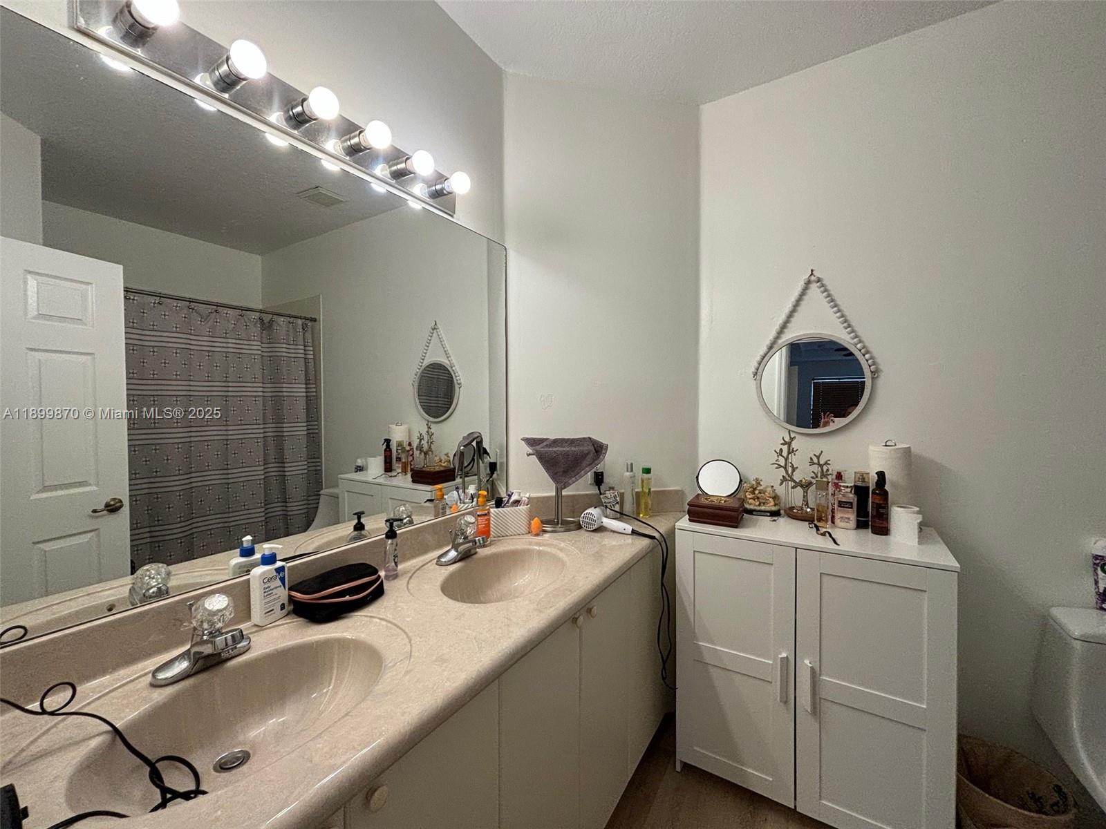 KENDALL BREEZE SOUTH - Residential Lease