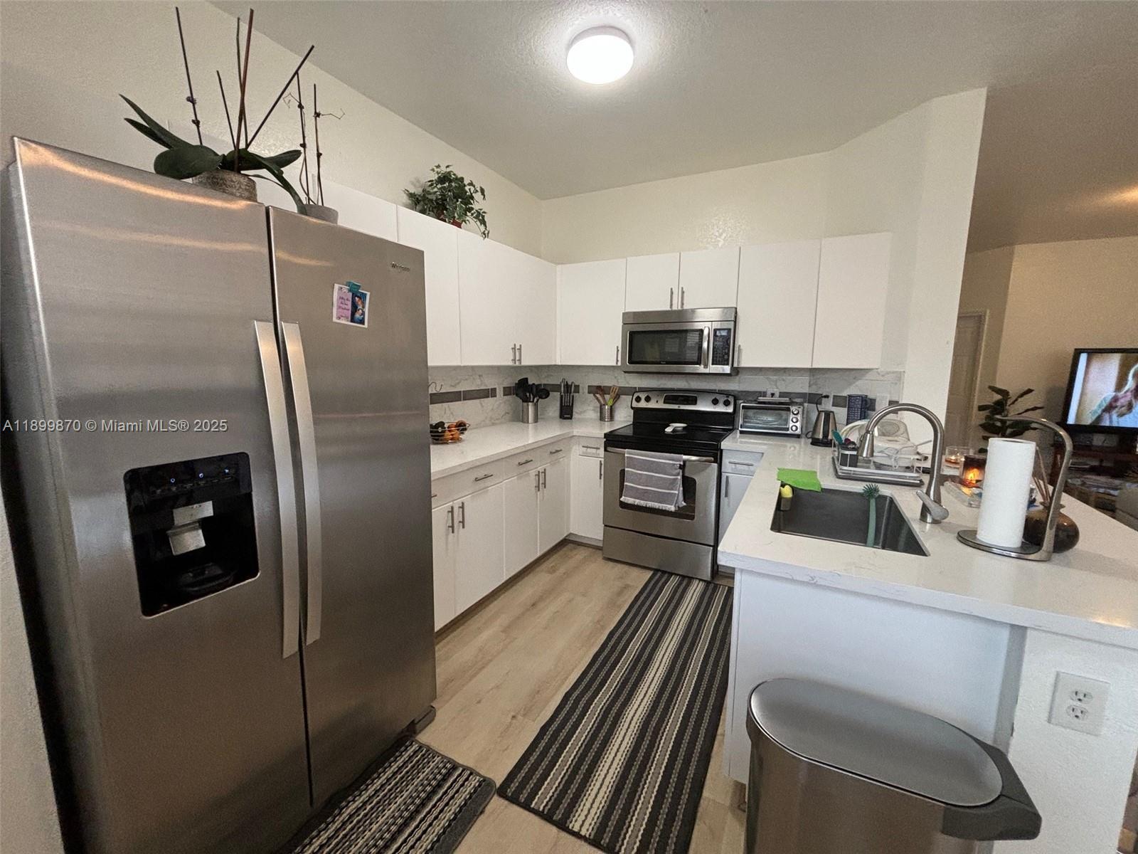 KENDALL BREEZE SOUTH - Residential Lease