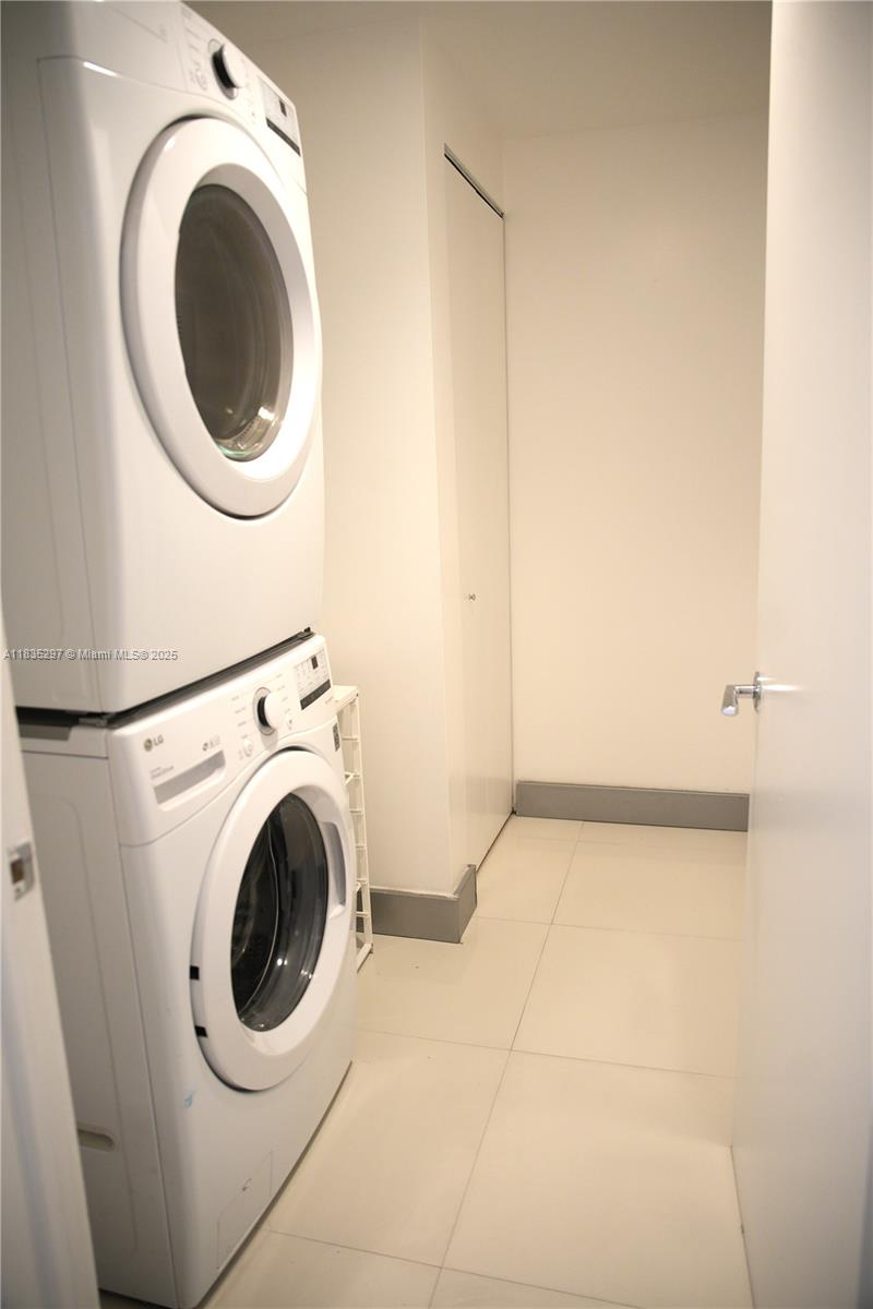 ARTECH RESIDENCES AT AVEN - Residential Lease