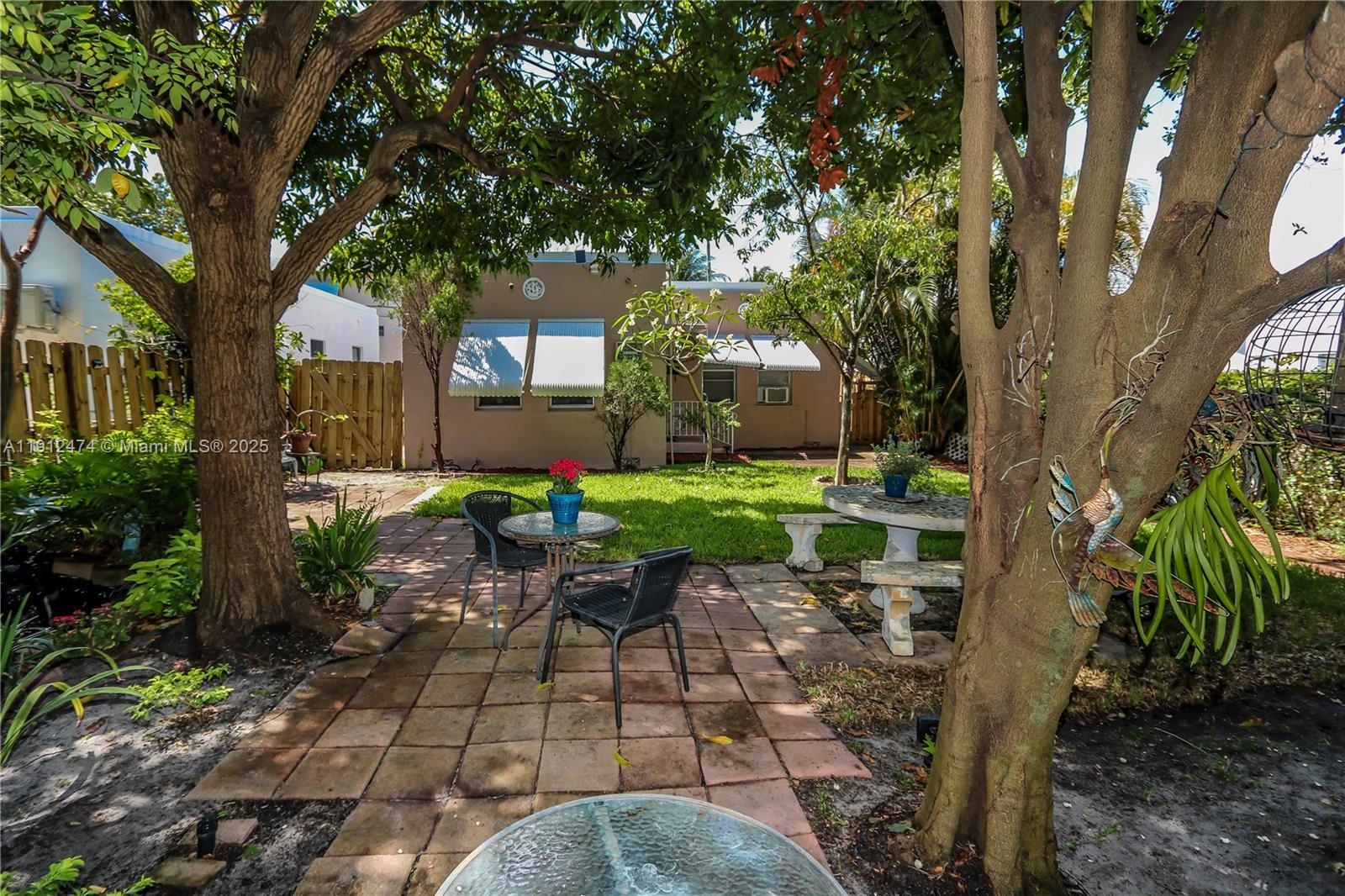 HOLLYWOOD - Residential Income