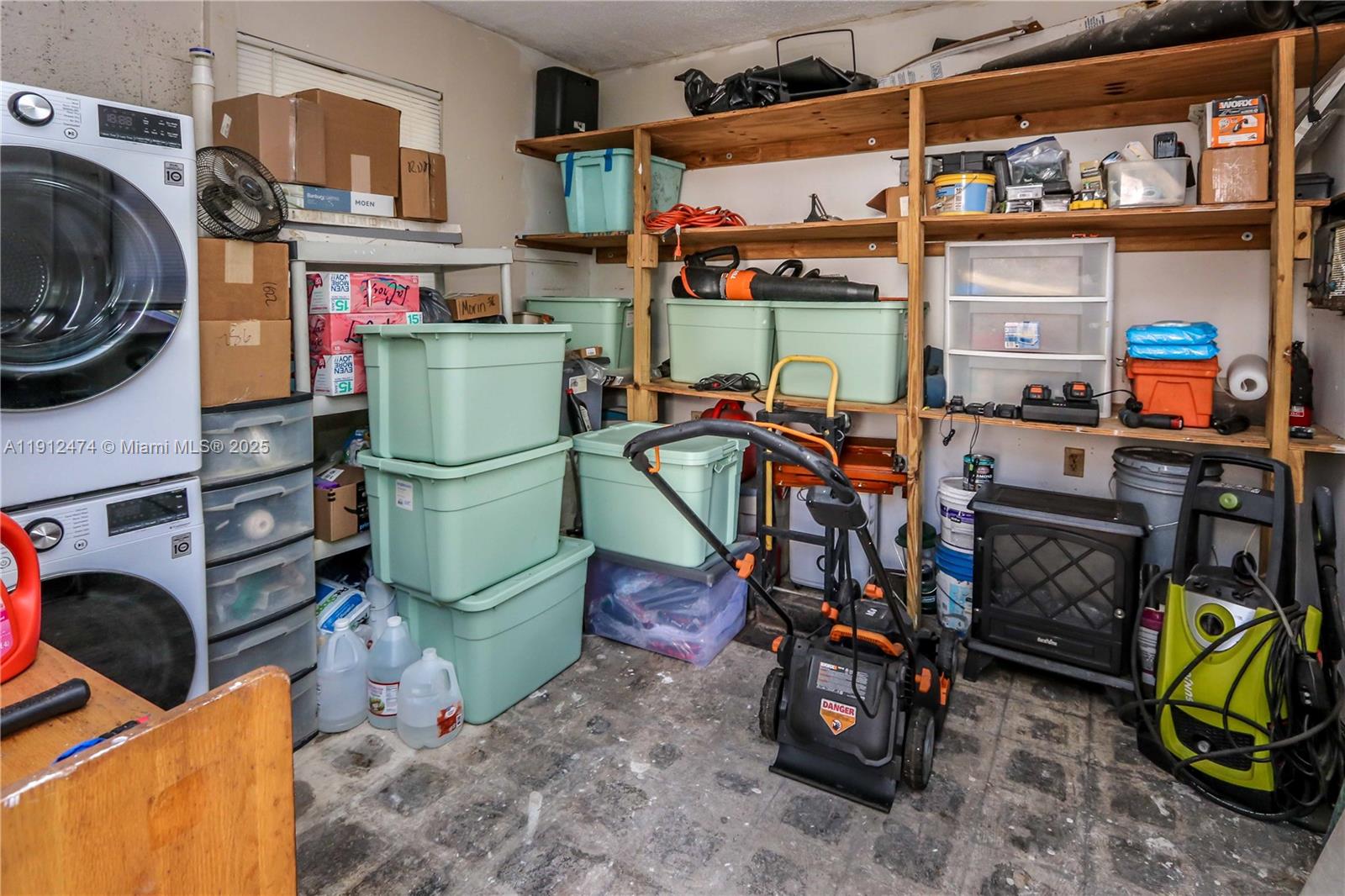 HOLLYWOOD - Residential Income