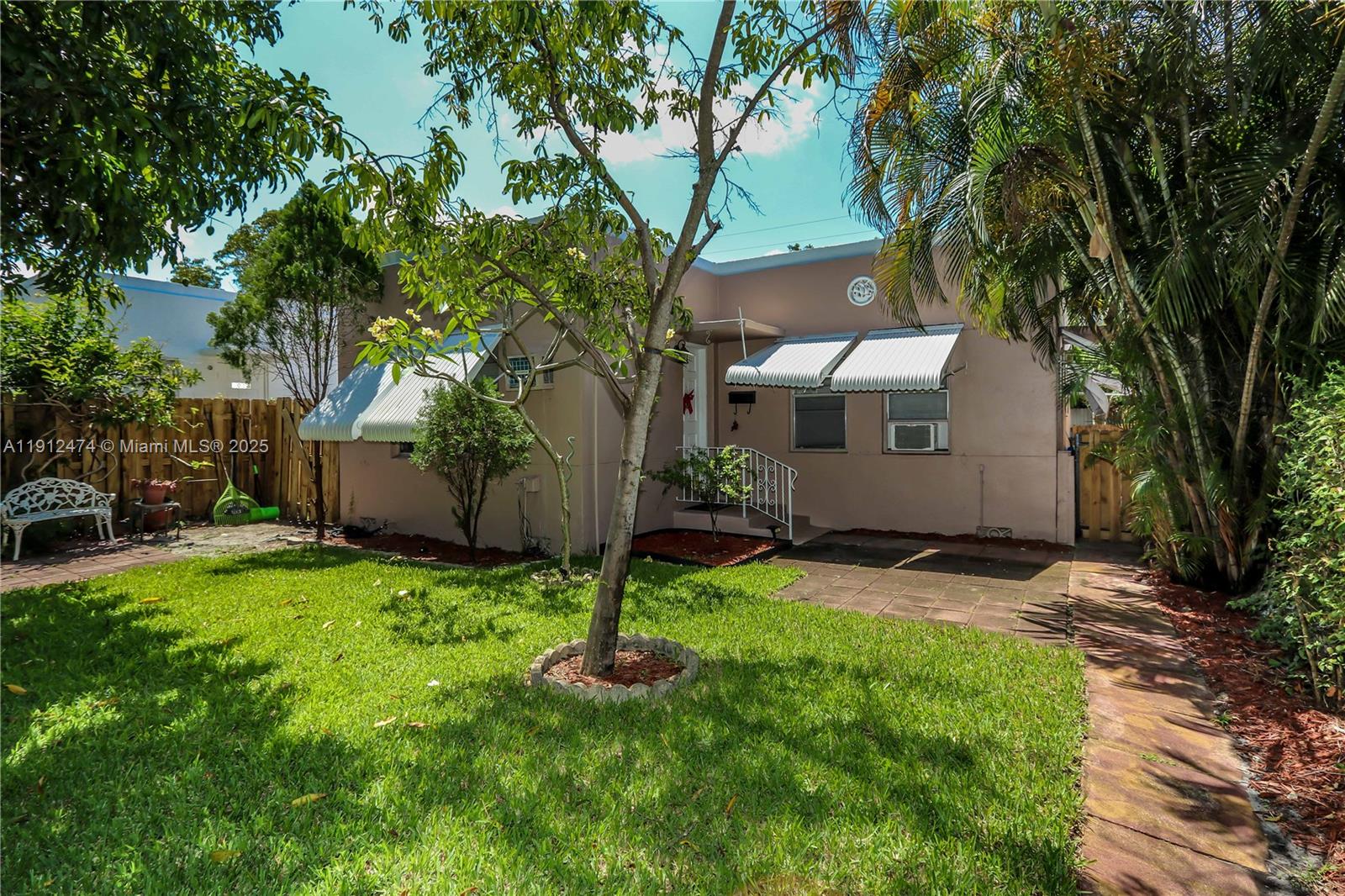 HOLLYWOOD - Residential Income