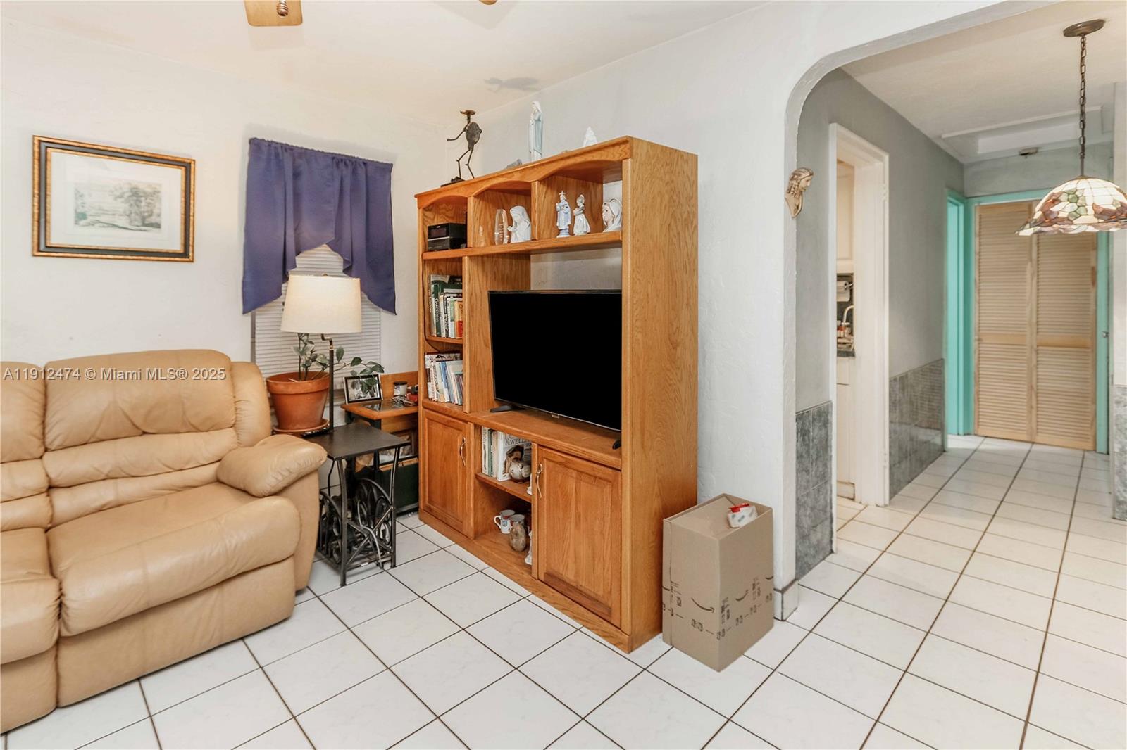 HOLLYWOOD - Residential Income