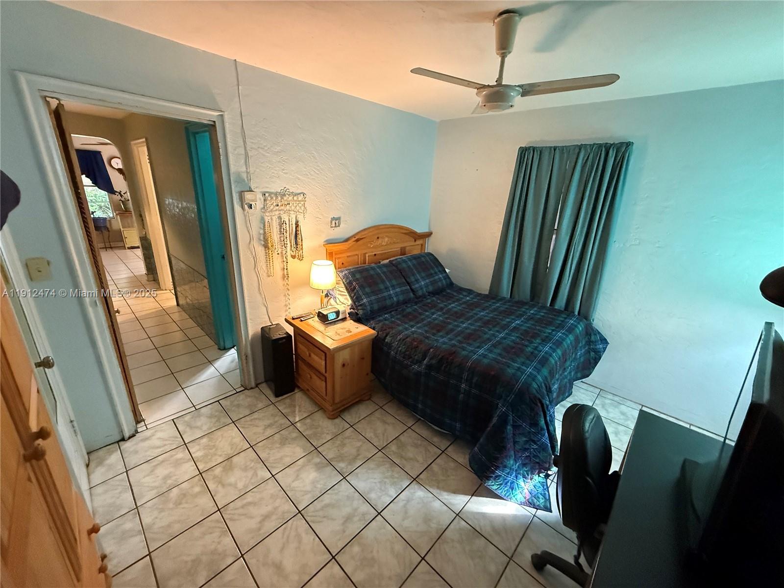 HOLLYWOOD - Residential Income