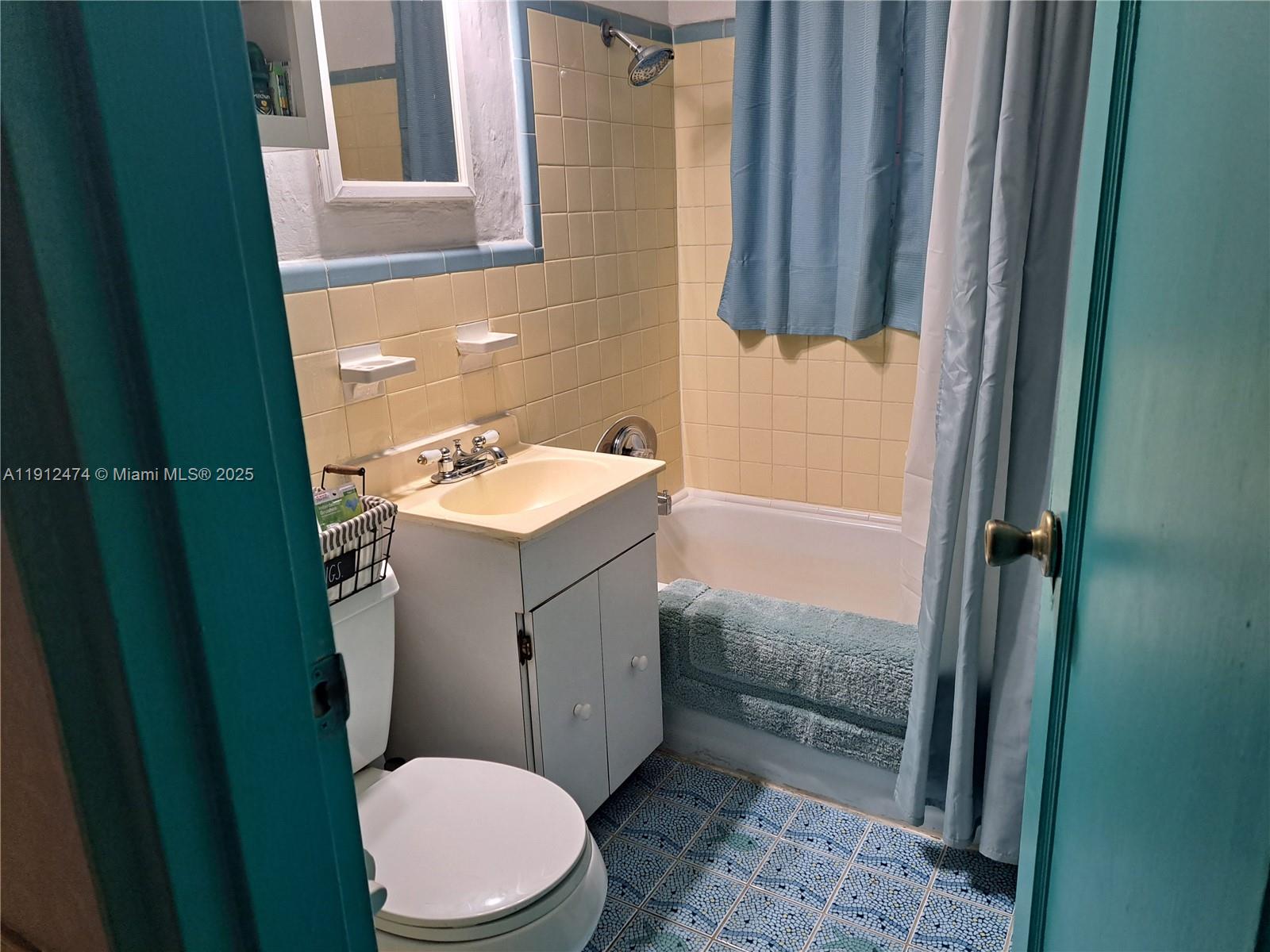 HOLLYWOOD - Residential Income