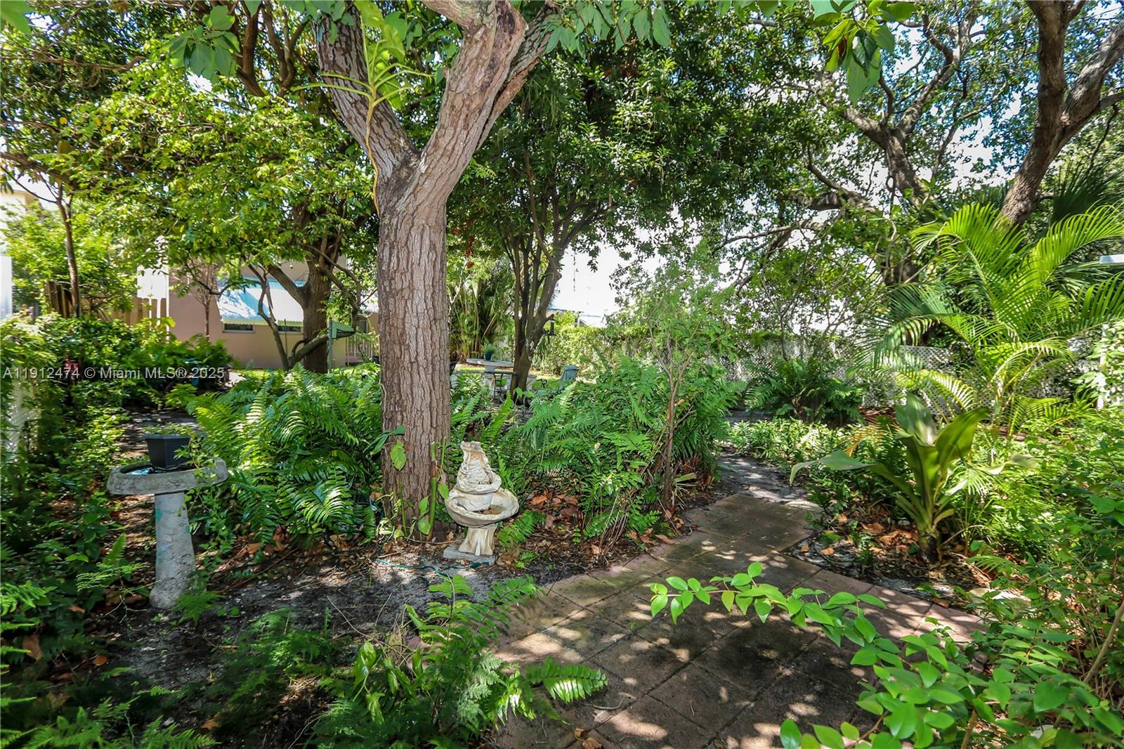 HOLLYWOOD - Residential Income