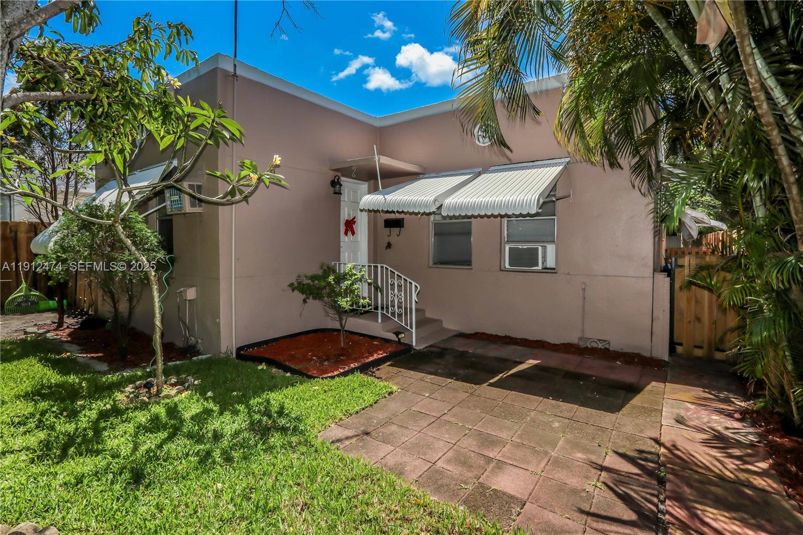 HOLLYWOOD - Residential Income