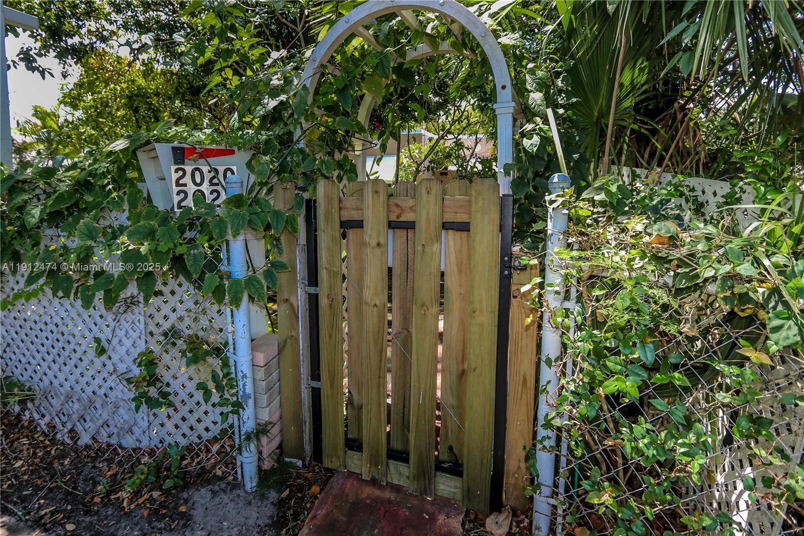 HOLLYWOOD - Residential Income