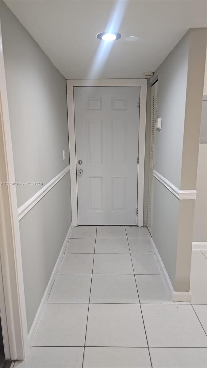 ORIOLE GOLF & TENNIS CLUB - Residential Lease