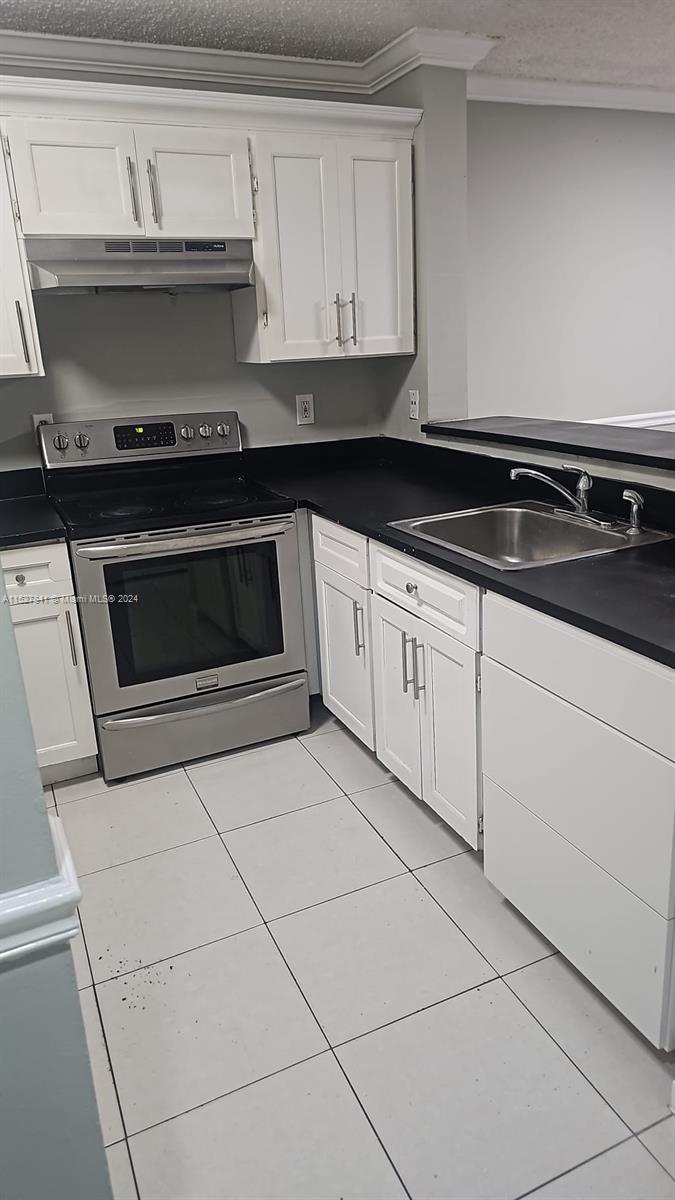This spacious and bright 2 bedroom 2 bathroom unit offers a perfect blend of comfort and convenience. Step inside and be greeted by a generous living area, perfect for entertaining or relaxing.you'll have easy access to shopping, dining, and entertainment options with a laundry facility at the building and community pool.