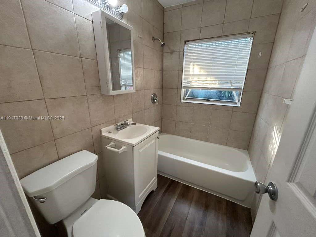 HOLLYWOOD LITTLE RANCHES - Residential Lease