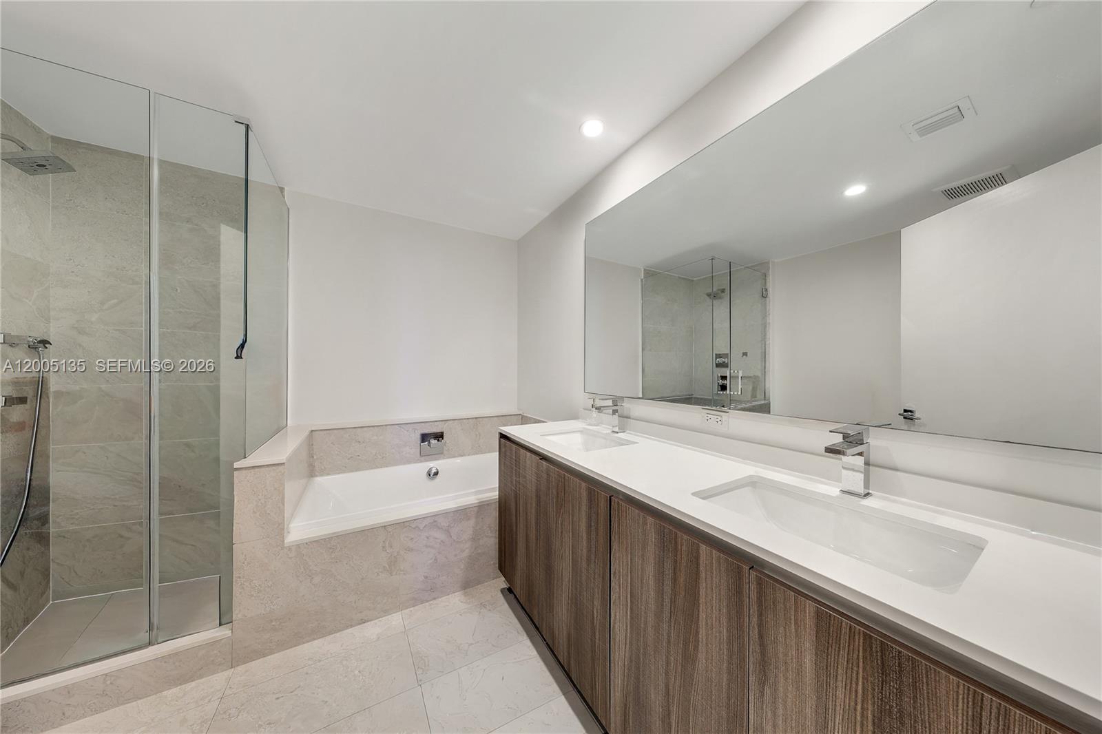 ARIA ON THE BAY CONDO - Residential